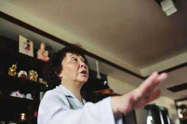 深圳哪里需要代妈_60岁退休老妇不顾医生劝阻，生下试管双胞胎，背后故事令人